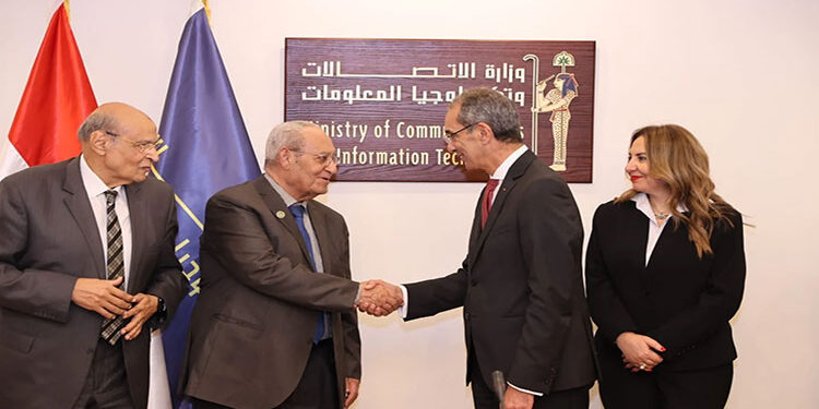 الاتصالات: توقيع بروتوكول لتنفيذ التطوير المؤسسى الرقمى لمجمع اللغة العربية