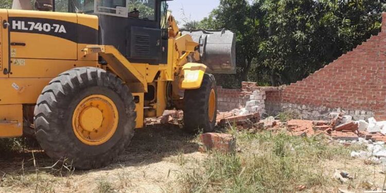 وزير التنمية يتلقى تقريراً عن جهود المحافظات في إزالة التعديات