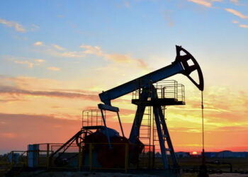 انخفاض أسعار النفط رغم مخاوف التجار من ارتفاعه بسبب تطورات الشرق الأوسط