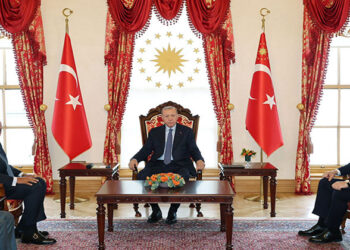 رئيس الجمهورية التركية يستقبل وزير الخارجية خلال زيارته لإسطنبول