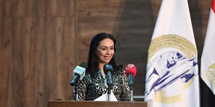 مايا مرسي: العنف السيبراني تحدٍ عالمي يشكل حاجزًا أمام قيادة المرأة