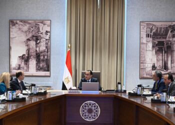 رئيس الوزراء يلتقي مسئولي شركة “كوفي كاب” لتصنيع الكابلات الكهربائية