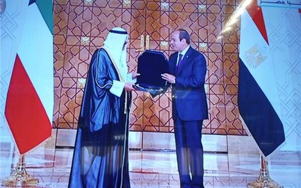 الرئيس السيسي يقلد أمير الكويت قلادة النيل أرفع الأوسمة المصرية
