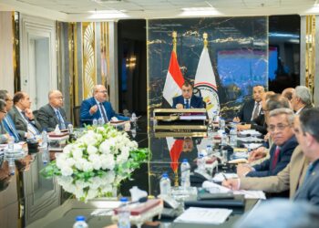 وزير الإنتاج الحربي يتابع موقف موازنة الشركات والوحدات للعام المالي 2023 ـ 2024