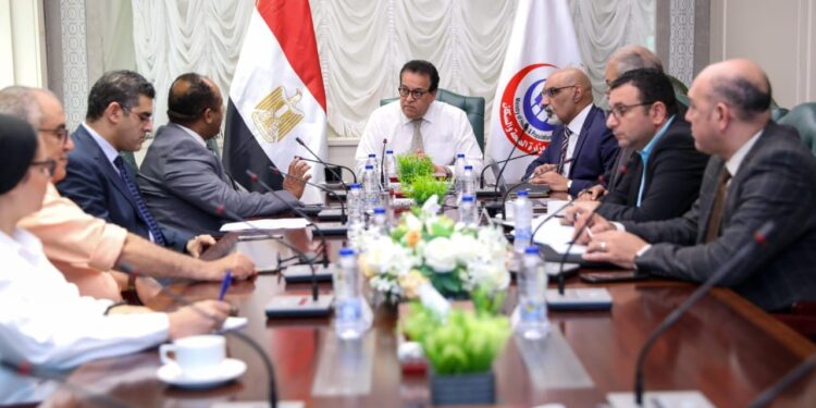 وزير الصحة يعقد اجتماعًا لمتابعة العمل بالمشروع القومي للرعايات والحضانات