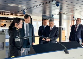 الفريق أسامة ربيع يبحث سبل تعزيز التعاون العلمي مع جامعة كوريا البحرية