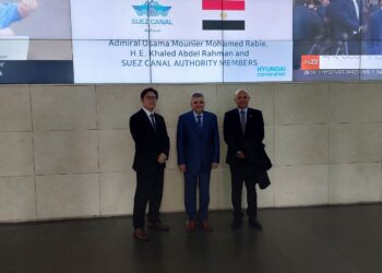 الفريق أسامة ربيع يبحث سبل التعاون مع شركة هيونداي كوربيريشن