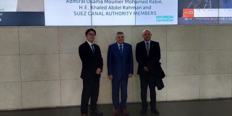 الفريق أسامة ربيع يبحث سبل التعاون مع شركة هيونداي كوربيريشن