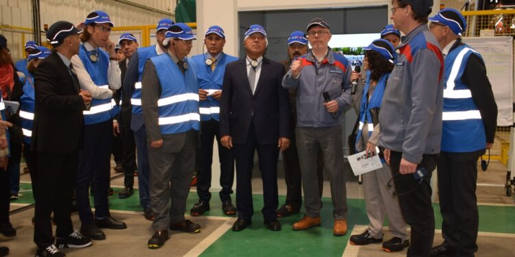 وزير النقل يبحث إنشاء مصنعين في مدينة برج العرب بالإسكندرية