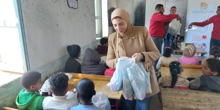 مؤسسة التجاري الدولي وبنك الكساء يتعاونان لدعم الأطفال الأكثر احتياجاً ضمن مبادرة “لمصر”