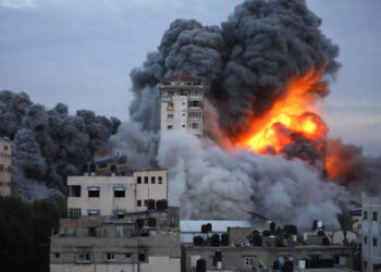 قصف مدفعي إسرائيلي عنيف يستهدف شرقي مدينة رفح جنوب قطاع غزة