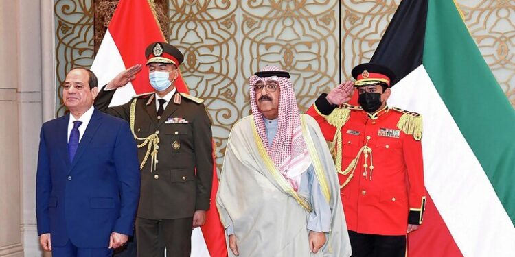 أمير الكويت يزور مصر لأول مرة بعد توليه مقاليد السلطة