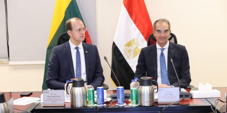 وزير الاتصالات: تشجيع الشركات الليتوانية لإقامه مراكز تعهيد لها فى مصر