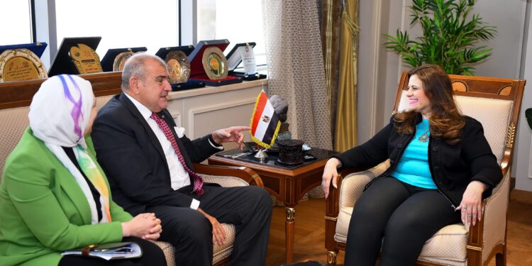 وزيرة الهجرة تستقبل السفير أيمن مشرفة مستشار البنك الإفريقي للتصدير والاستيراد