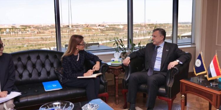 وزير السياحة والآثار ومدير المكتب الإقليمي لليونسكو بالقاهرة يبحثان سبل تعزيز التعاون المشترك