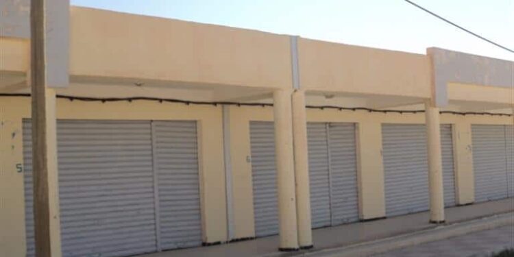 طرح محال وصيدلتين ومخبز بالعبور الجديدة..واستغلال أماكن انتظار مركبات بالعبور بالمزاد العلني