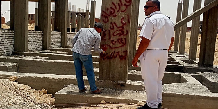 وزير الإسكان يُصدر قراراً بإزالة مخالفات بناء بالساحل الشمالي