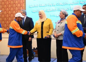 تقنين أوضاع العاملين بمجال إدارة المخلفات والحاصلين على التدريب ودمجهم فى القطاع الرسمى