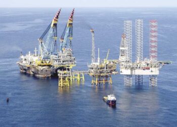 البترول: تسريع أعمال تنمية حقول خوفو ونرجس والمرحلة 11 بغرب الدلتا لزيادة الإنتاج