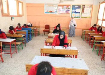 تداول أسئلة العربي للشهادة الإعدادية بالقاهرة على جروبات الغش