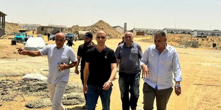 وزير الإسكان: تنفيذ خطوط صرف صحي بطول 40 كم لمشروع بيت الوطن وتطوير طريق R5 بامتداد القاهرة الجديدة