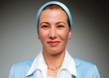 وزيرة البيئة تستعرض تقريرًا حول آخر مستجدات الاستثمار في تحقيق التوافق البيئي في الصناعة