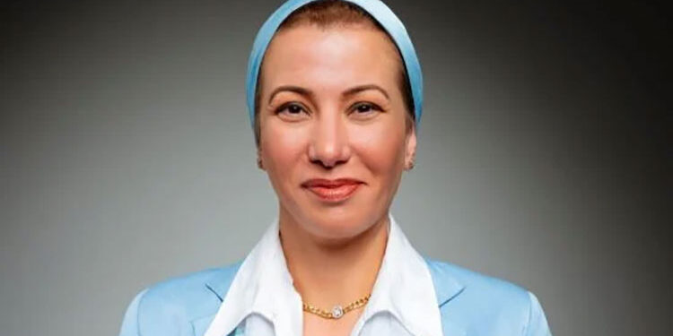 وزيرة البيئة تستعرض تقريرًا حول آخر مستجدات الاستثمار في تحقيق التوافق البيئي في الصناعة