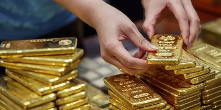 جولد بيليون: الذهب يفقد 80 دولار ويتراجع 3.3% خلال أسبوع