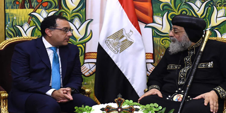 رئيس الوزراء يهنئ البابا تواضروس الثاني بعيد القيامة المجيد