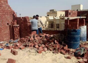 بالصور.. حملات إيقاف وإزالة مخالفات بناء بالشروق والشيخ زايد والعبور