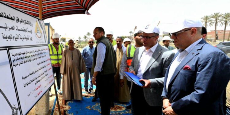وزير الإسكان يتفقد المرحلة الأولى من الطريق الرابط بين مدينتى الفيوم والفيوم الجديدة
