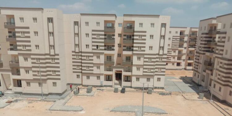 الإسكان تدرس استخدام مواد بناء صديقة للبيئة بمشروع سكن لكل المصريين