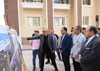 رئيس الوزراء يتفقد التجمع العمراني “صوارى” بمنطقة غرب كارفور