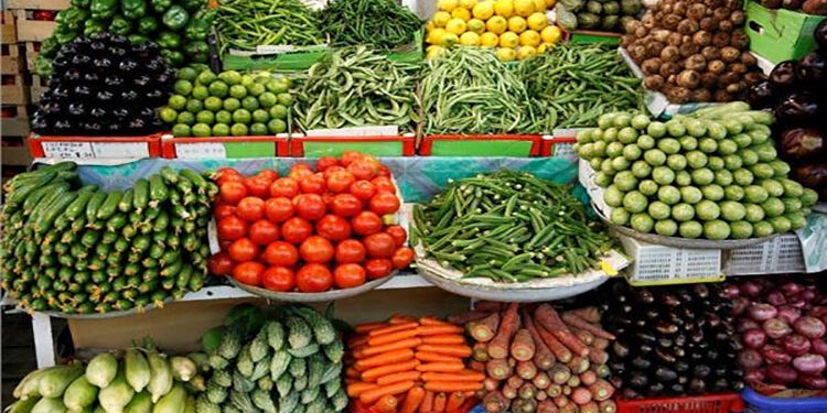 أسعار الخضار والفاكهة اليوم الجمعة