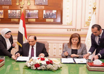 توقيع يوقعان بروتوكول بين التخطيط ومجلس القضاء الأعلى .. تفاصيل