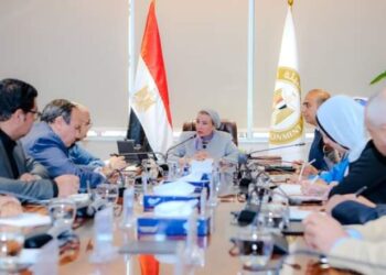 وزيرة البيئة تعقد اجتماع موسع مع ممثلو عدد من شركات الأسمنت لبحث فرص الاستثمار