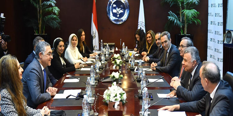 مذكرة تفاهم بين الهيئة العامة للاستثمار والمناطق الحرة وبنك كريدي أجريكول مصر لجذب الاستثمارات الأجنبية المباشرة