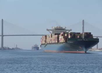 قناة السويس: توجيه 60% من إيراداتنا للخزانة العامة و40% لاستثمارات الهيئة