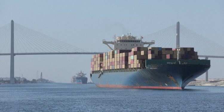 قناة السويس: توجيه 60% من إيراداتنا للخزانة العامة و40% لاستثمارات الهيئة