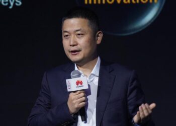 ويليام دونج: نماذج اللغة العربية بخدمات هواوي كلاود تدعم كل القطاعات والصناعات بقدرات الذكاء الاصطناعي