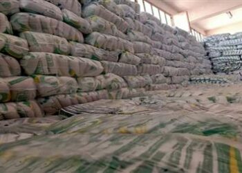 السلع التموينية تكشف ممارسة استيراد 50 ألف طن سكر قصب خام