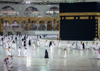 السعودية تعلن ايقاف تصاريح العمرة ومنع دخول مكة لحاملي تأشيرات الزيارة