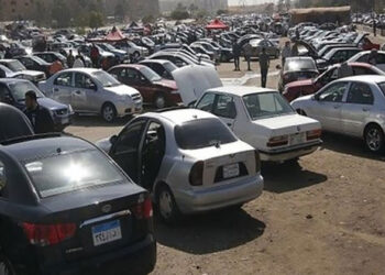 وزارة التجارة تنفي صدور قرار بوقف الإفراج عن السيارات الواردة من الخارج