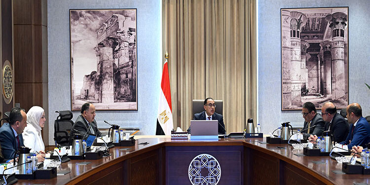 رئيس الوزراء يناقش سُبل تنمية سوق الأوراق المالية