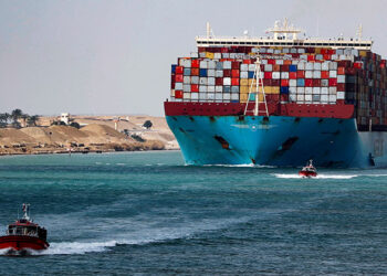 اقتصادية قناة السويس: نستهدف 10.5 مليارات جنيه بزيادة 23 % عن العام الحالى