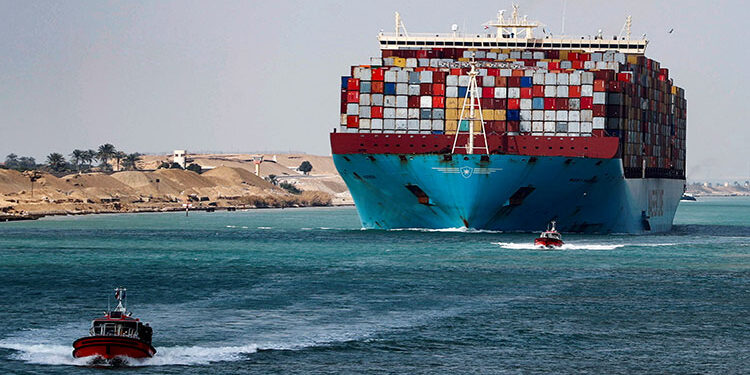 اقتصادية قناة السويس: نستهدف 10.5 مليارات جنيه بزيادة 23 % عن العام الحالى