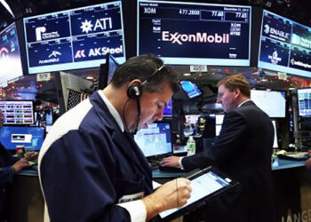 تراجع مؤشرات وول ستريت مع تضرر قطاع التكنولوجيا من سهم سيلزفورس