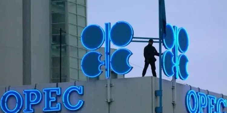 توقعات بانخفاض المتوسط السنوى لسلة خامات أوبك لـ81.7 دولار 2024
