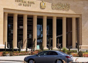 البنك المركزي المصري يبحث غدا مصير فائدة الجنيه وسط توقعات قوية بتثبيتها