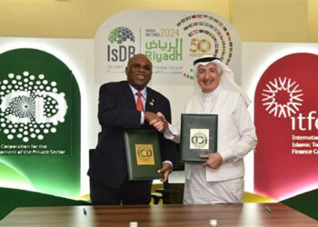 المؤسسة الإسلامية لتنمية القطاع الخاص توقّع خطابات نوايا بشأن تسهيلات تمويلية مع بنك أوغندا